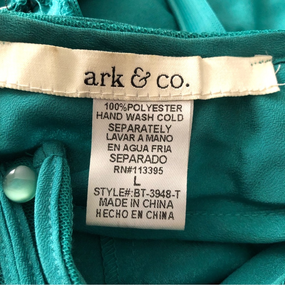 Stunning Ark & Co. Smocked Tank Top in Silk-like Polyester w/ Pearl Buttons - Picture 7 of 8